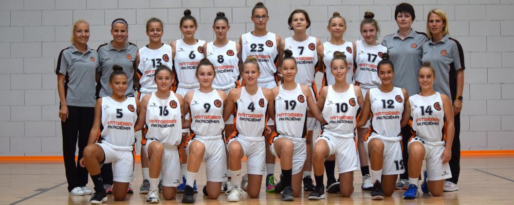Serdülő lány A 18/19