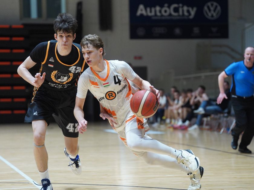 A pécsi Gáspár családban nagyon örülnek neki, hogy a két fiú a pécsi akadémián kosárlabdázhat!