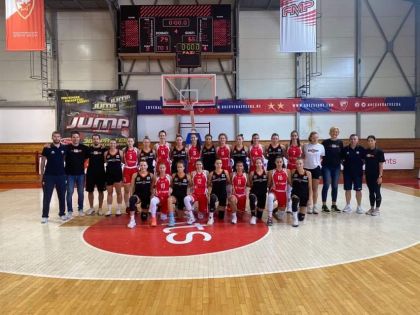 A szerb bajnokkal is játszottak a junior lányok