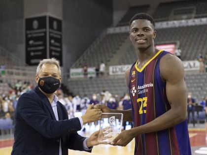 James lead Barcelona to junior championship