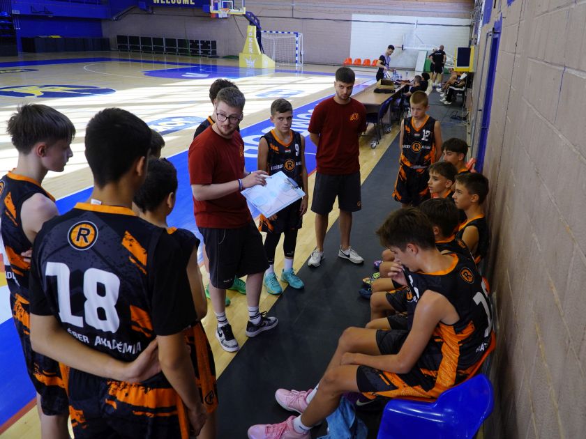Nagy motivációt jelentett U14-es fiú csapatunknak, hogy együtt utazhatott a felnőttekkel Zomborba!