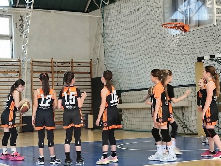 Szívvel-lélekkel küzdöttek U11-es lányaink a régiós tornán