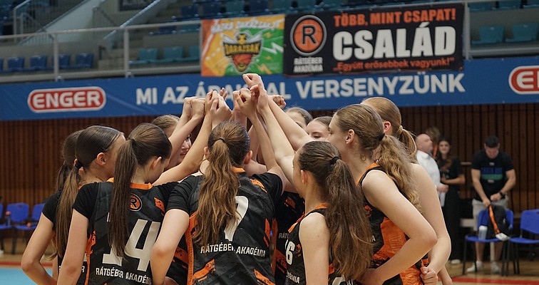 Bronzérmet szerzett serdülő csapatunk a pécsi fináléban