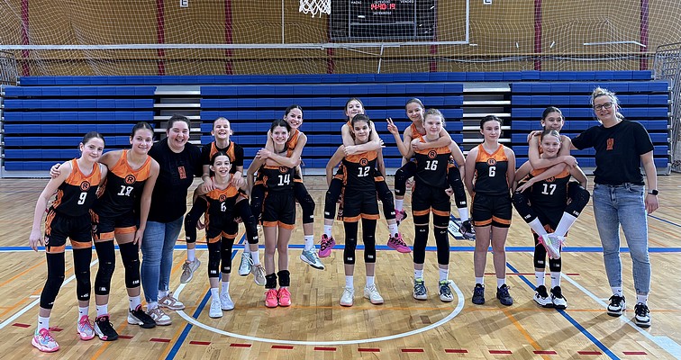 Fiúk ellen is megállják a helyüket U12-es lányaink, akikkel élmény a közös munka