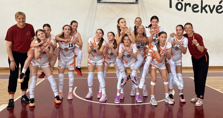 Már az utolsó forduló előtt bebiztosította döntős helyét leány serdülő csapatunk