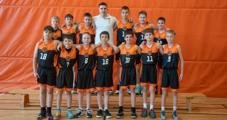 Most a döntőben küzdhetnek egymásért a srácok – csapatunk nagyon várja a következő napokat!