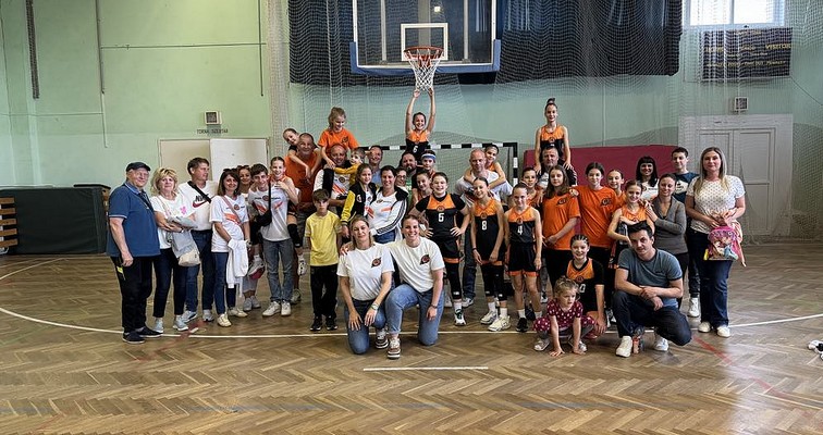 Négyből négy győzelemmel nyerték meg a B-döntőt U12-es lányaink, akik sokat fejlődtek a csapategység terén is