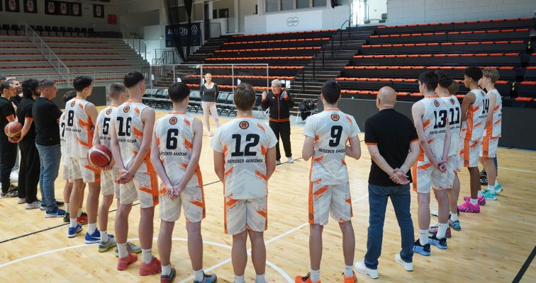 Rögös út vezetett a döntőig junior fiú csapatunk számára – pénteken az első meccs a miénk lesz!