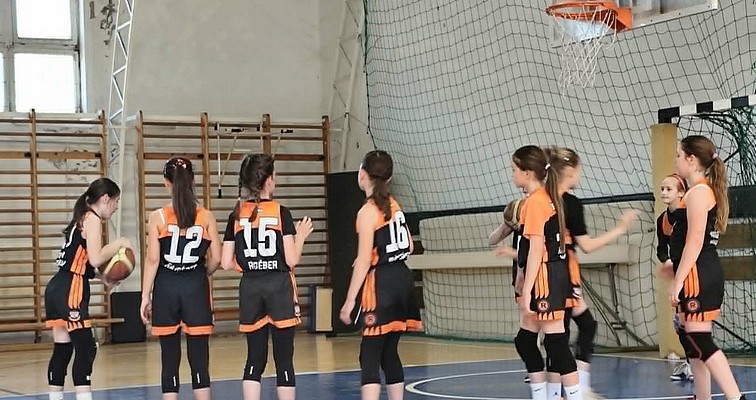 Szívvel-lélekkel küzdöttek U11-es lányaink a régiós tornán