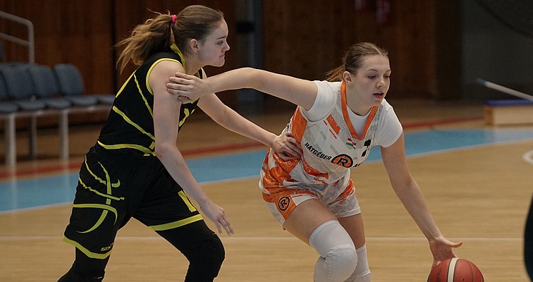 Szombaton 17:30-tól a Csata ellen meccselnek serdülő lányaink a döntőért